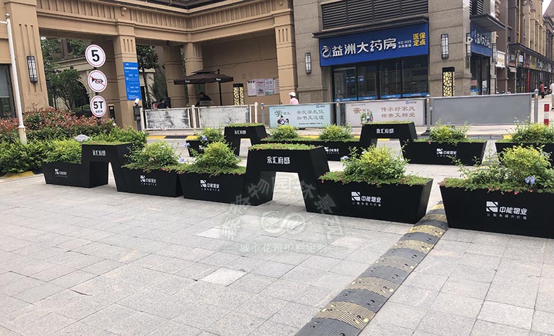 廣東花箱案例：嘉興永匯府邸小區(qū)入口花箱案例