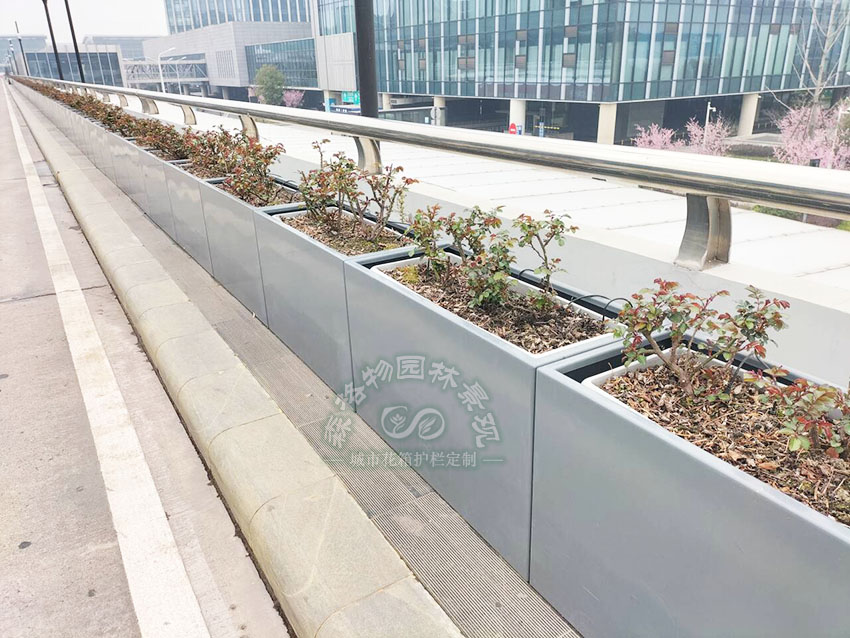 浙江蕭山橋上整體綠化花箱自動滴灌系統(tǒng)案例