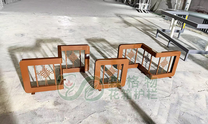 江蘇南通中國結人車分流車擋護欄案例