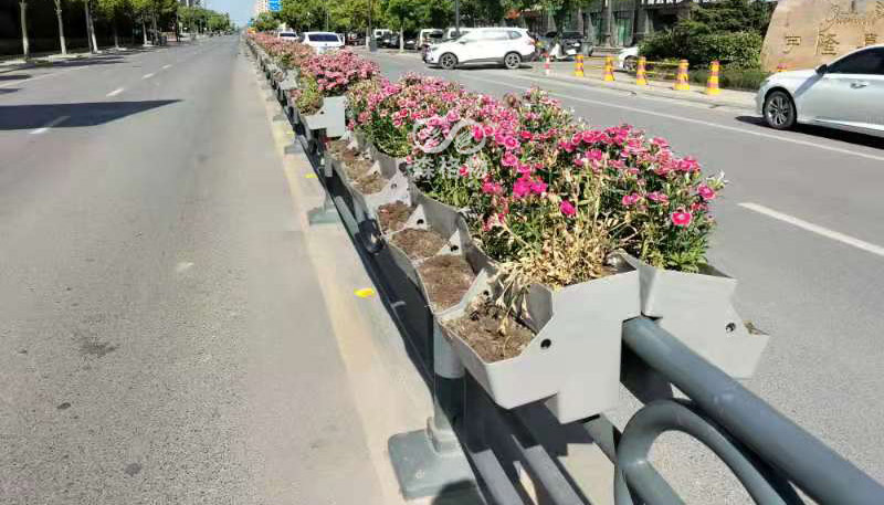 市政道路玻璃鋼花箱里放什么泥土好？