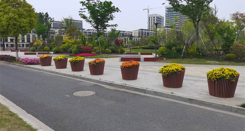 市政道路護(hù)欄花箱的作用有哪些呢？