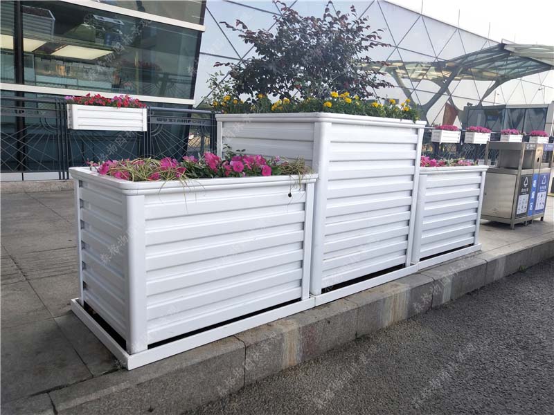 你知道鋁合金的花箱優(yōu)勢在哪里嗎？