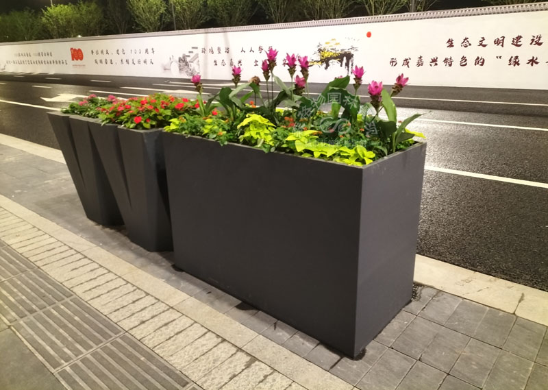 什么是鐵藝道路花箱，這樣的花箱好用嗎？