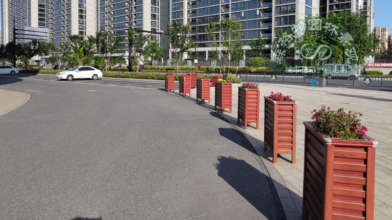 道路花箱生產廠家教你如何選擇優質花箱