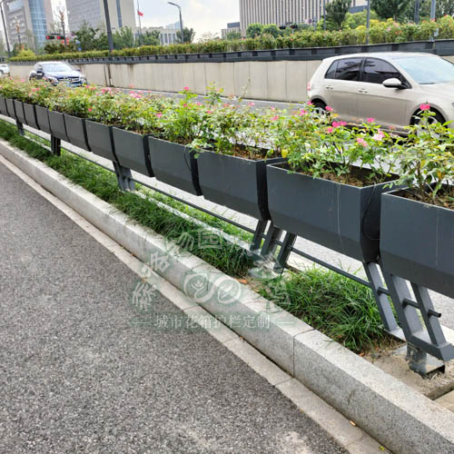 貴州馬鞍式花箱不銹鋼護(hù)欄