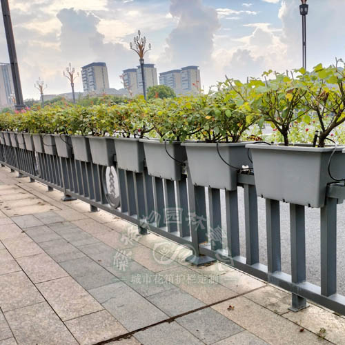 貴州道路自動滴灌馬鞍式花箱護欄