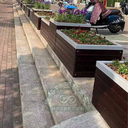不銹鋼包邊道路防腐木花箱