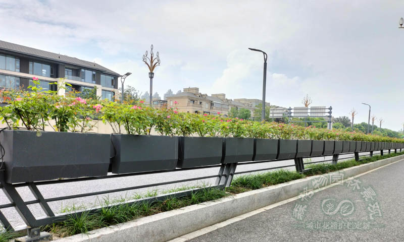 道路自動噴淋裝置馬鞍花箱案例