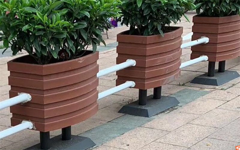 PVC道路護欄的優(yōu)勢和掉角問題分析