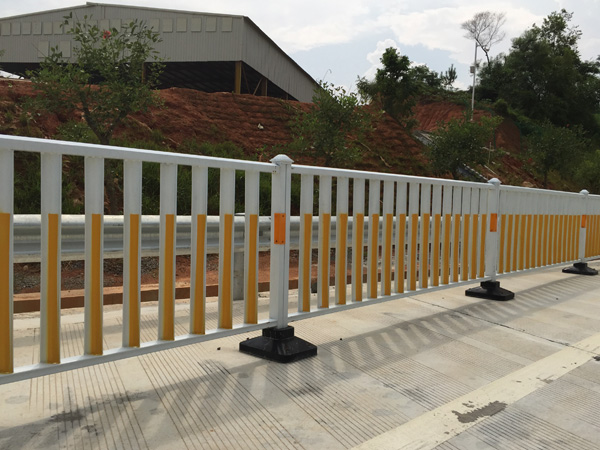 如何維護保養(yǎng)道路護欄