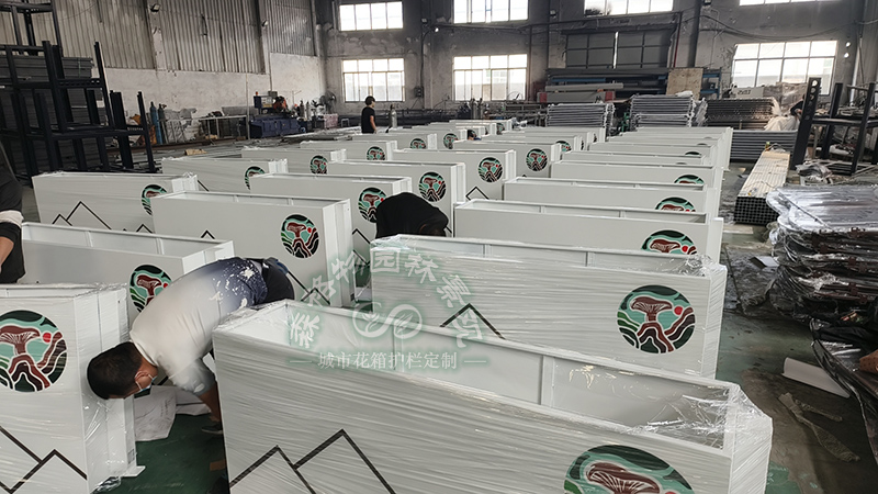 一座城一道風景，打造具有當地文化特色的市政道路花箱護欄